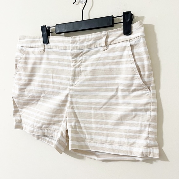 Tommy Hilfiger Beige White Textured Striped Shorts Size 8 - Picture 3 of 8